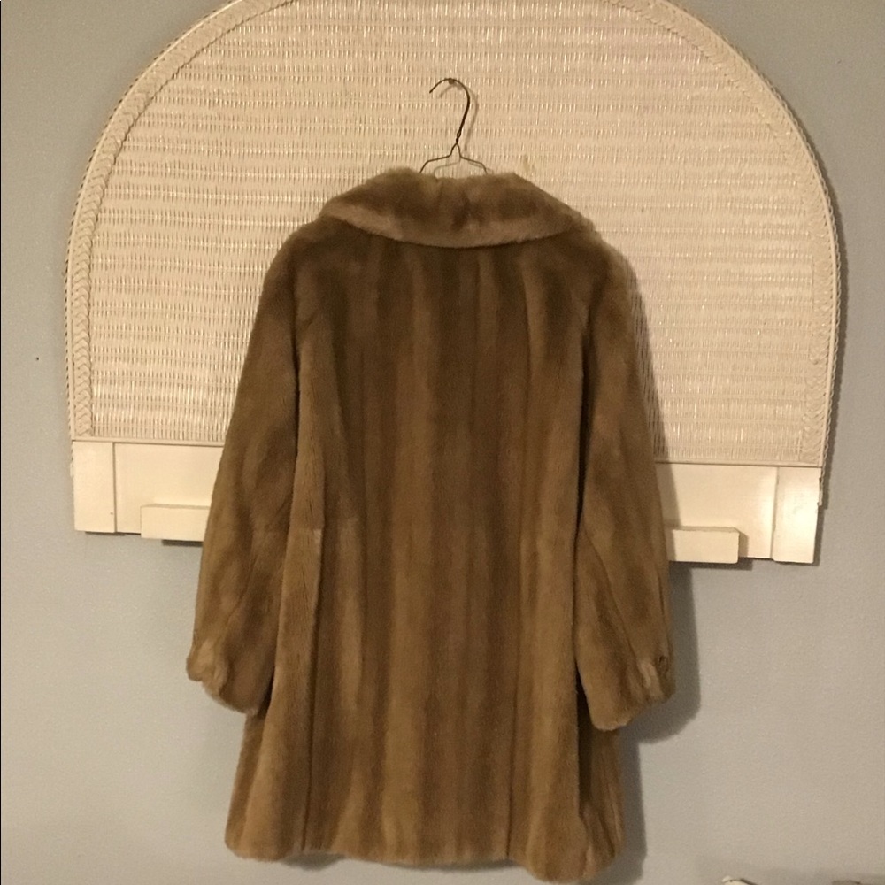 Grandella II by Sportowne Fur Coat - Picture 7 of 15